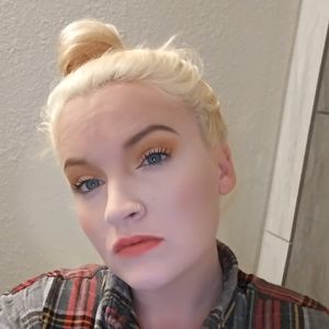 Meet your Posher, Emilie